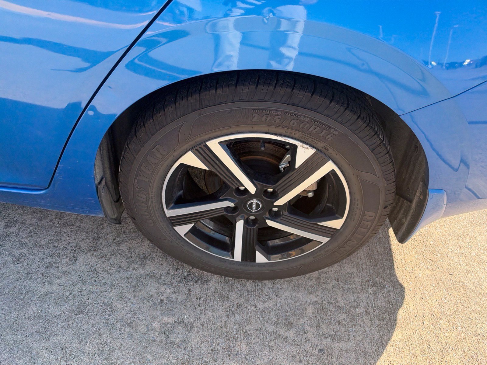 Used 2024 Nissan Sentra SV FWD image 9