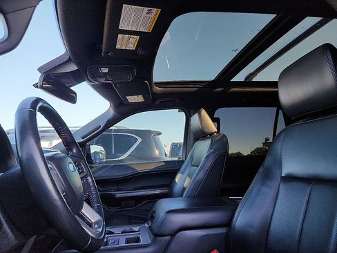 Used 2021 Ford Expedition Max XLT image 7