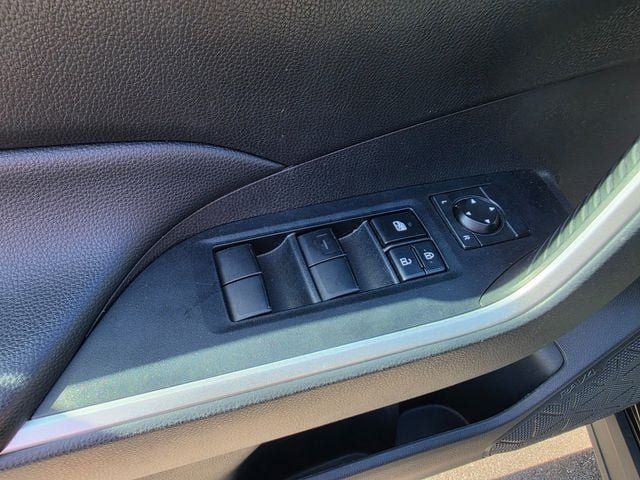 Used 2025 Toyota RAV4 LE FWD image 3