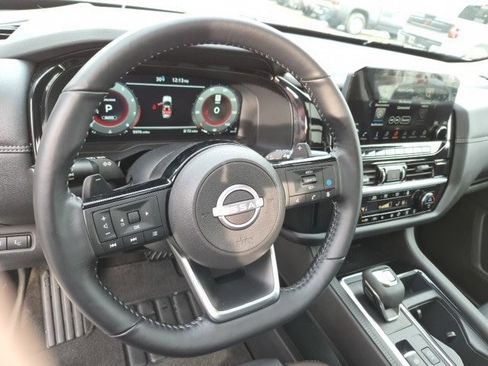 Used 2025 Nissan Pathfinder Platinum image 22