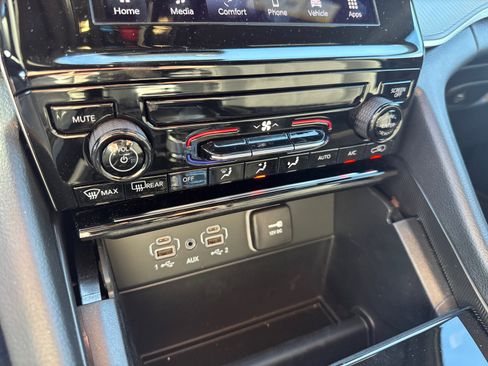 New 2025 Jeep Grand Cherokee L Laredo image 24