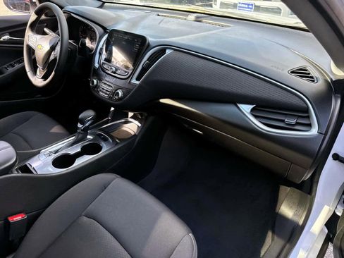 Used 2023 Chevrolet Malibu LT image 9