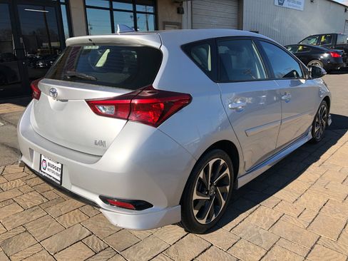 Used 2018 Toyota Corolla iM image 2