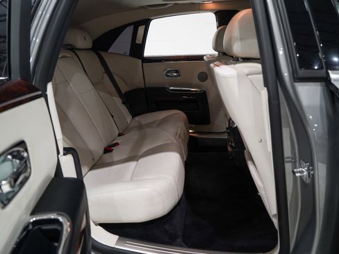 Used 2015 Rolls-Royce Ghost RWD image 18