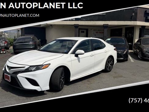 Used 2019 Toyota Camry SE FWD image 1
