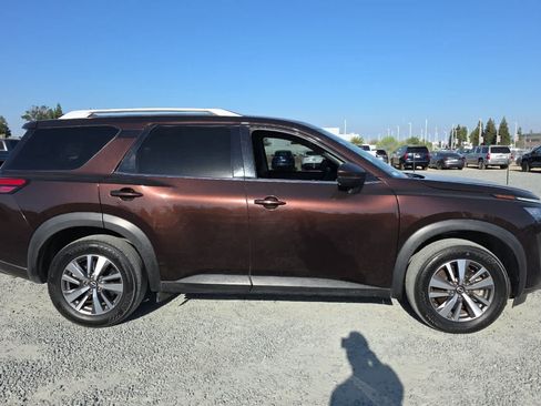 Used 2022 Nissan Pathfinder SL w/ Cargo Package FWD image 9