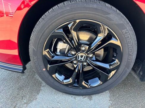 Certified 2025 Honda Accord SE image 9