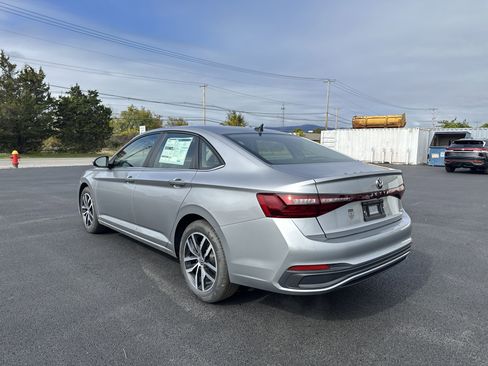 New 2025 Volkswagen Jetta SE image 8
