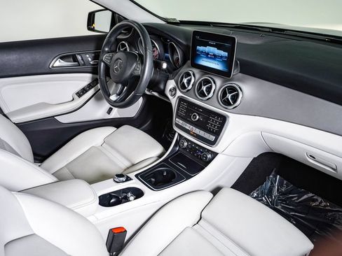 Used 2019 Mercedes-Benz GLA 250 4MATIC image 13