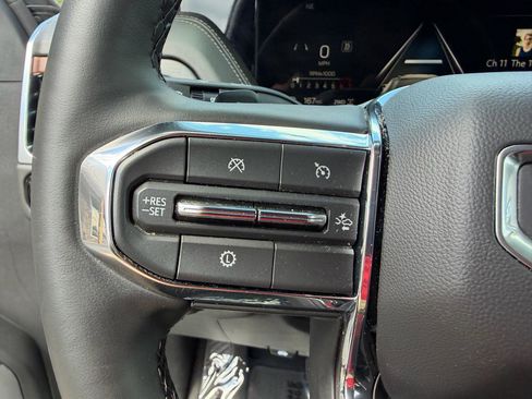 Used 2025 GMC Yukon XL Denali AWD/4WD image 33