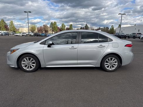 Used 2024 Toyota Corolla LE w/ LE Premium Package image 4