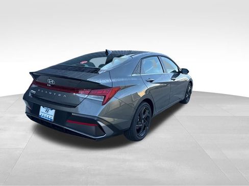 New 2026 Hyundai Elantra SEL Sport image 4