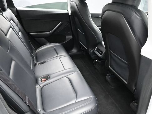 Used 2024 Tesla Model Y 2WD image 17