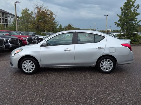 Used 2016 Nissan Versa SV FWD image 3