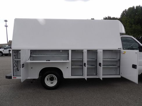 Used 2024 Ford E-350 and Econoline 350 Super Duty w/ Driver's Safety Package RWD image 51