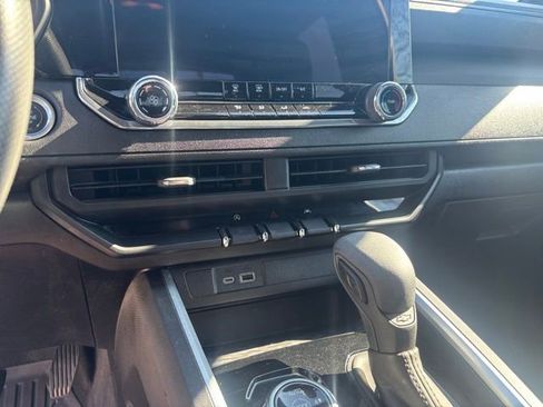 Used 2024 Chevrolet Colorado Trail Boss w/ Technology Package image 11