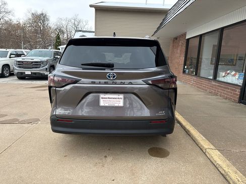 Used 2024 Toyota Sienna XLE image 29