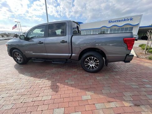 Used 2023 Nissan Titan SV w/ SV Convenience Package RWD image 29