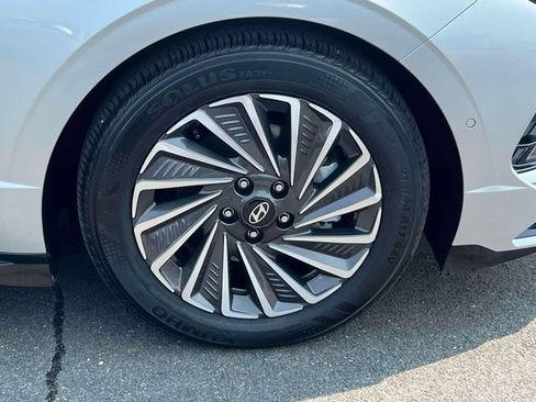 Certified 2025 Hyundai Sonata Limited FWD image 8