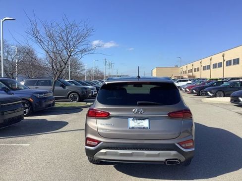 Used 2019 Hyundai Santa Fe SE image 4