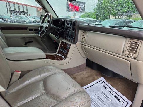 Used 2004 Cadillac Escalade AWD image 39