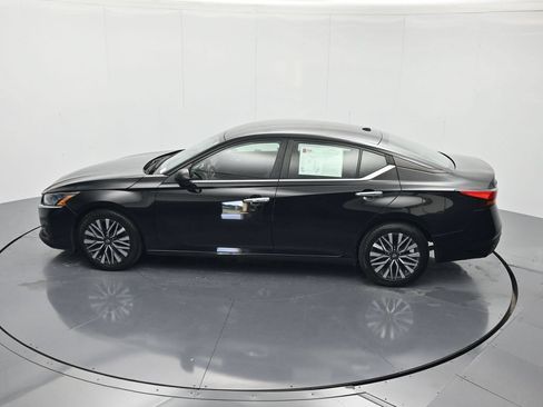 Certified 2024 Nissan Altima 2.5 SV FWD image 35