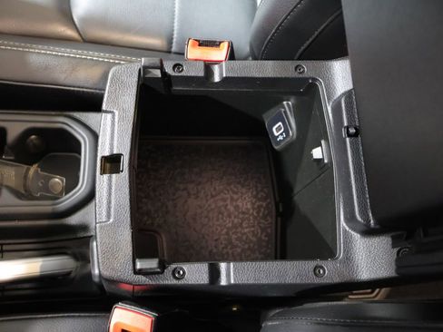 Used 2019 Jeep Wrangler Unlimited Sahara w/ Uconnect 4C Nav & Sound Group AWD/4WD image 30