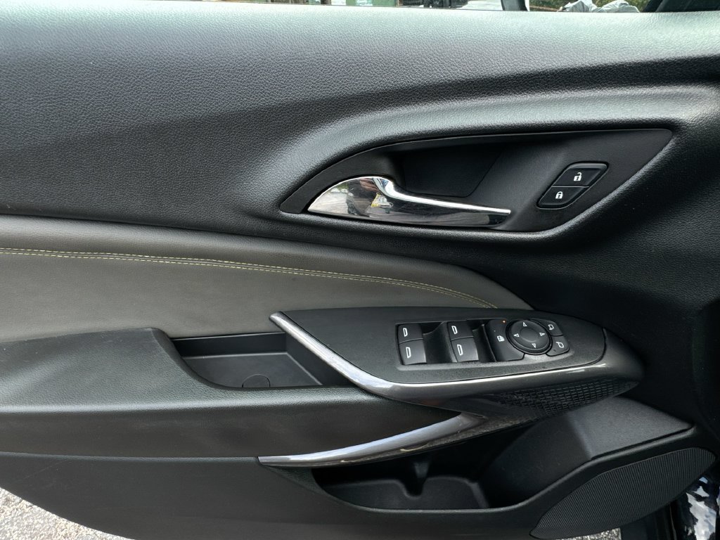 Used 2024 Chevrolet Trax ACTIV w/ Sunroof Package FWD image 15