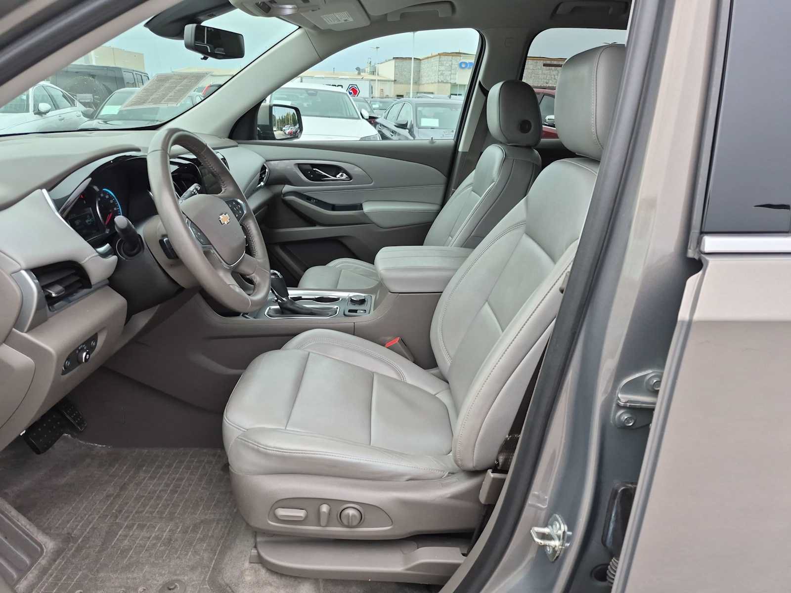 Used 2018 Chevrolet Traverse LT w/ LPO, Floor Liner Package FWD image 16