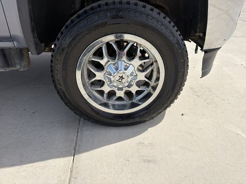 Used 2015 GMC Sierra 2500 SLT w/ Duramax Plus Package AWD/4WD image 22