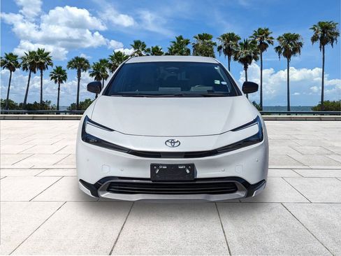 Used 2023 Toyota Prius XLE image 2