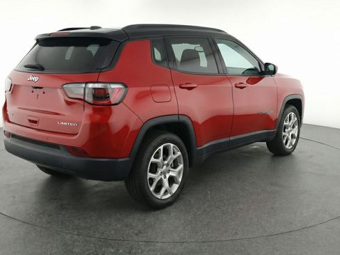 Used 2025 Jeep Compass Limited image 9