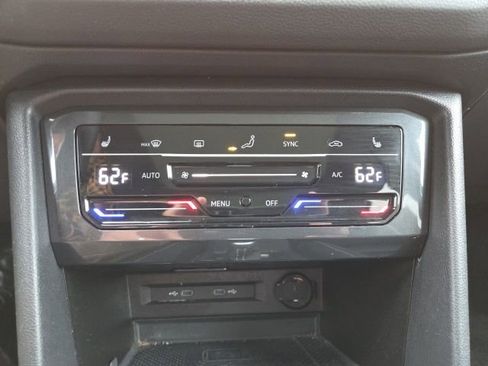 Certified 2024 Volkswagen Tiguan SE image 17