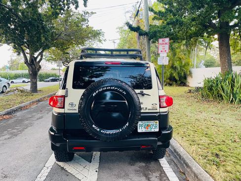 Used 2010 Toyota FJ Cruiser 4WD image 5