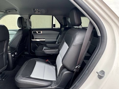 Used 2023 Ford Explorer XLT w/ Equipment Group 202A AWD/4WD image 31