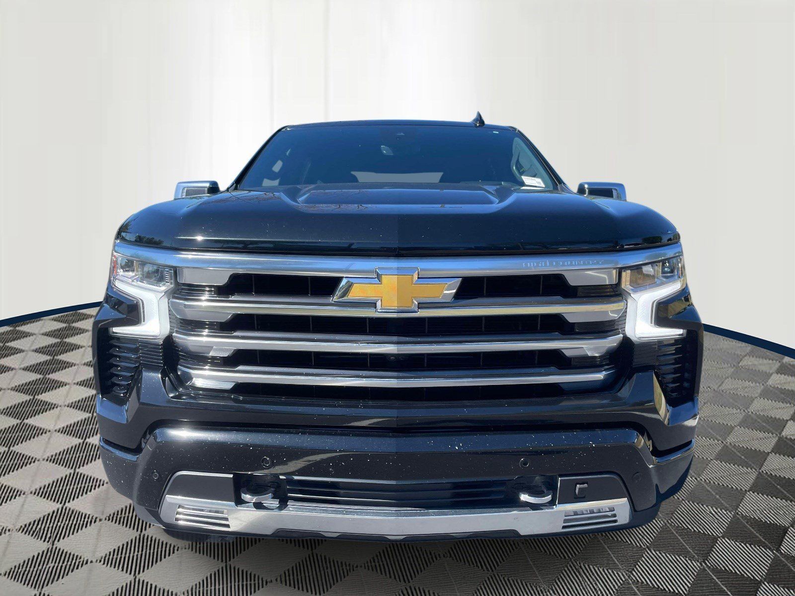 Used 2024 Chevrolet Silverado 1500 High Country w/ Technology Package AWD/4WD image 2