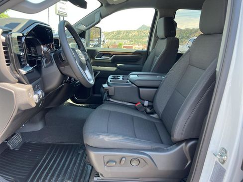 New 2025 GMC Sierra 2500 SLE w/ SLE Convenience Package image 17