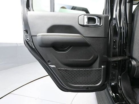 Used 2024 Jeep Wrangler Sahara image 34