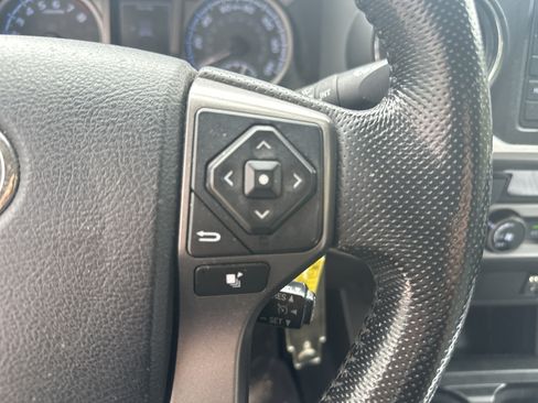 Used 2016 Toyota Tacoma SR5 RWD image 19