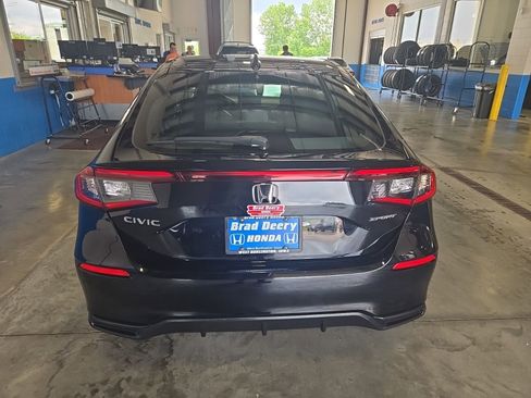 Used 2023 Honda Civic Sport image 7