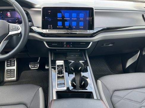Certified 2024 Volkswagen Atlas Peak Edition SE AWD/4WD image 14
