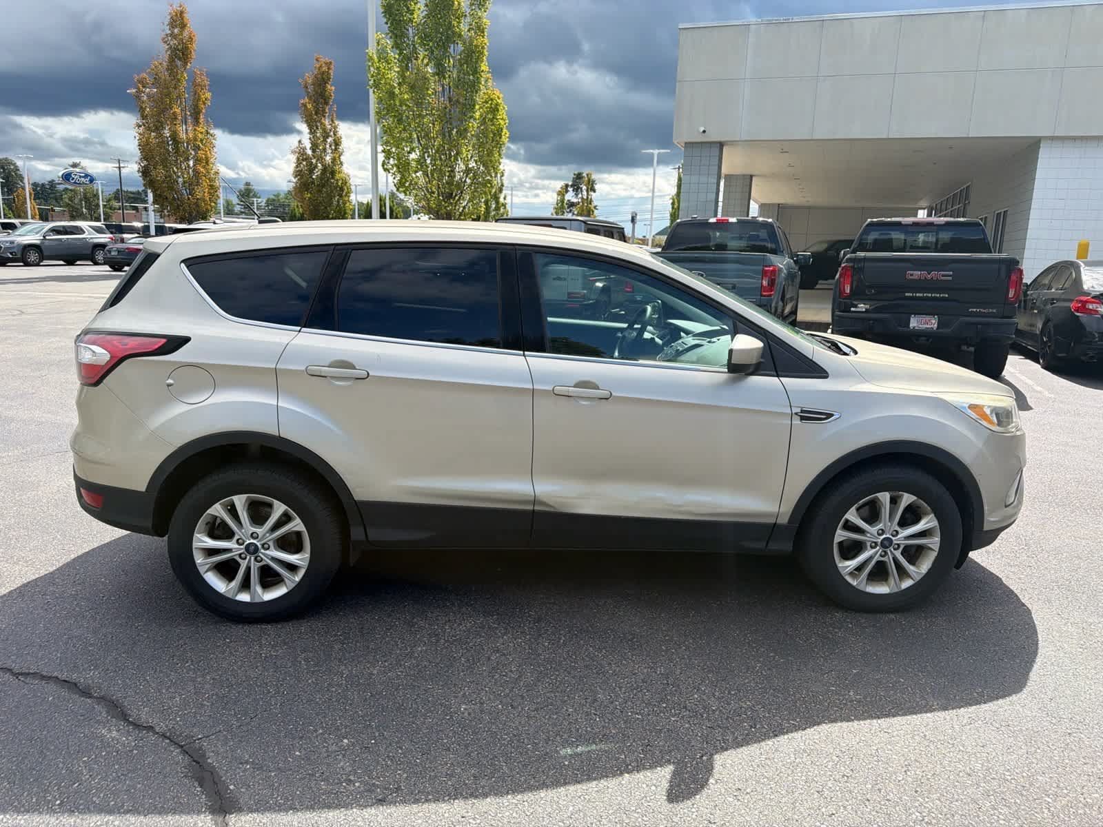 Used 2017 Ford Escape SE AWD/4WD image 6