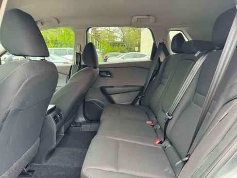 Used 2023 Nissan Rogue S AWD/4WD image 15