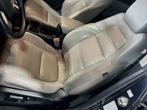 Used 2018 Honda CR-V Touring image 19