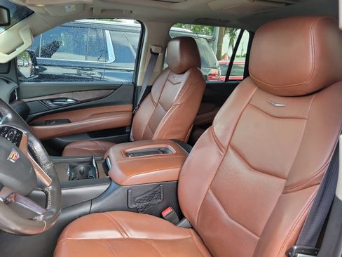 Used 2016 Cadillac Escalade Luxury AWD/4WD image 13