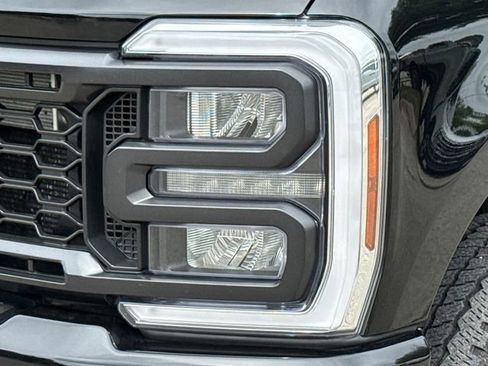 Used 2024 Ford F250 Lariat w/ Sport Appearance Package AWD/4WD image 4