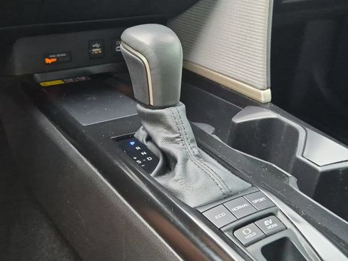 Used 2025 Toyota Camry SE w/ Multimedia Upgrade Package FWD image 23