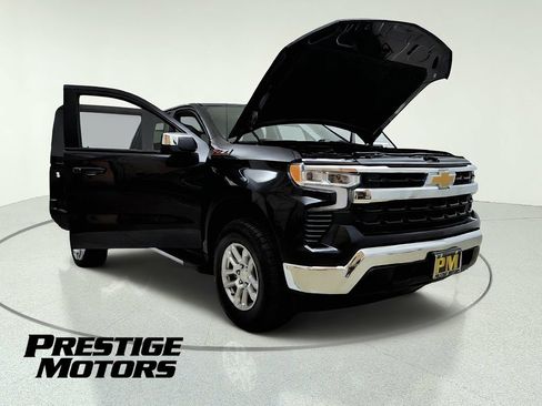 Used 2024 Chevrolet Silverado 1500 LT w/ Z71 Off-Road Package AWD/4WD image 11