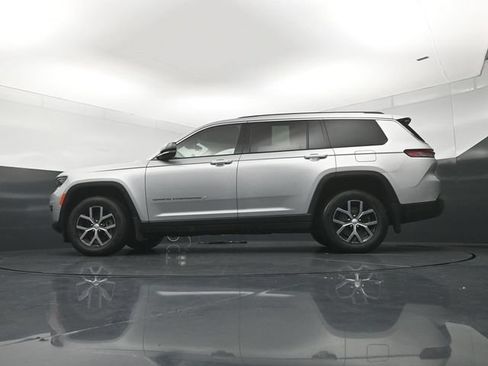 Used 2023 Jeep Grand Cherokee L Limited w/ Luxury Tech Group II AWD/4WD image 21