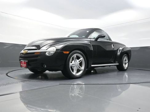 Used 2004 Chevrolet SSR w/ Preferred Equipment Group RWD image 29